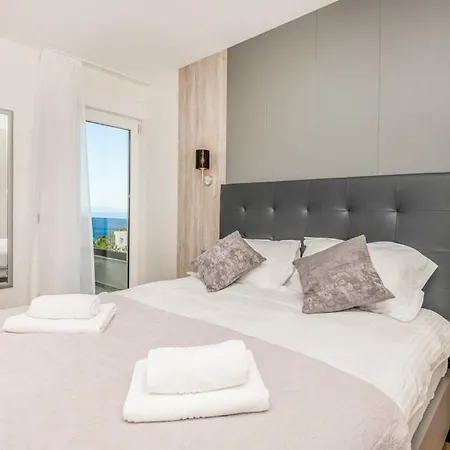 Sunny Lux -